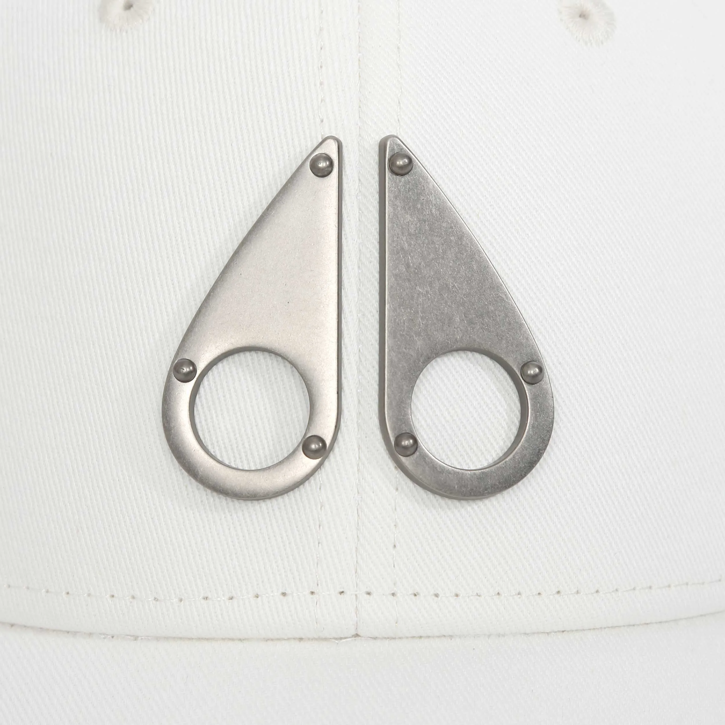 Moose Knuckles Logo Icon Cap in Plaster Off White